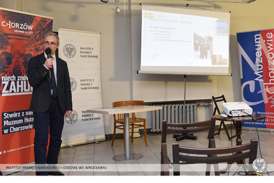 Adam Pacześniak (IPN Wrocław) z wystąpieniem „Dostępność kolejowa granicznych partii Sudetów w PRL”