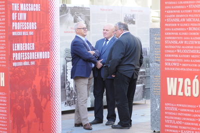 Wystawa „Kaźń profesorów lwowskich. Wzgórza Wuleckie 1941” przed Parlamentem Europejskim – Bruksela