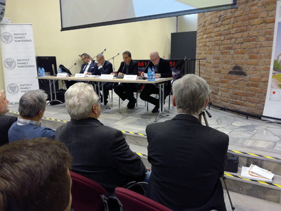 Paneliści sesji naukowej. Od lewej: dr hab. Robert Klementowski, Łukasz Sołtysik, dr Grzegorz Waligóra. Moderator Waldemar Hass wicedyrektor Muzeum Archeologiczno-Historycznego w Głogowie