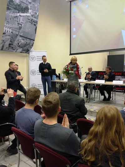 Jolanta Peciak - nauczycielka historii wyróżniona przez Stowarzyszenie Patriotyczny Głogów za krzewienie postaw patriotycznych wśród młodzieży