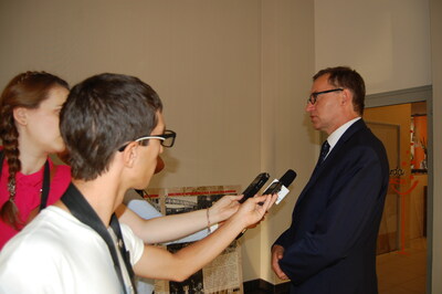 Dr Jarosław Szarek podczas wywiadu