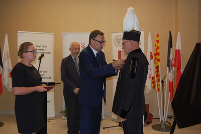 Mirosław Młodecki odbiera Krzyż Wolności i Solidarności