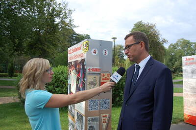 Dr Jarosław Szarek podczas wywiadu