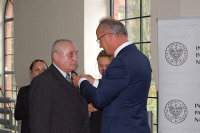 Krzyż Wolności i Solidarności odbiera Marek Krówka