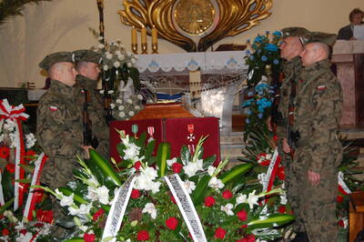 Pogrzeb płk. Zbigniewa Lazarowicza, żołnierza AK oraz Zrzeszenia "Wolność i Niezawisłość"