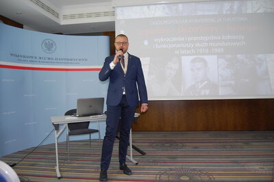 dr Daniel Koreś, dyrektor Archiwum Wojskowego w Oleśnicy, pracownik Oddziałowego Biura Edukacji Narodowej we Wrocławiu