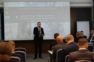 Dr Jerzy Kirszak, naczelnik Oddziałowego Biura Edukacji Narodowej we Wrocławiu