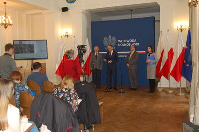 Akcja symbolicznego znakowania grobów bohaterów walk powstańczych i wyzwoleńczych pochowanych na terenie Dolnego Śląska