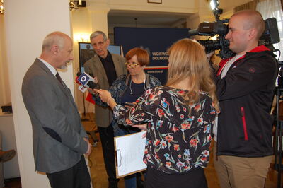 Prof. Krzysztof Kawalec, dyrektor Oddziału IPN we Wrocławiu podczas wywiadu